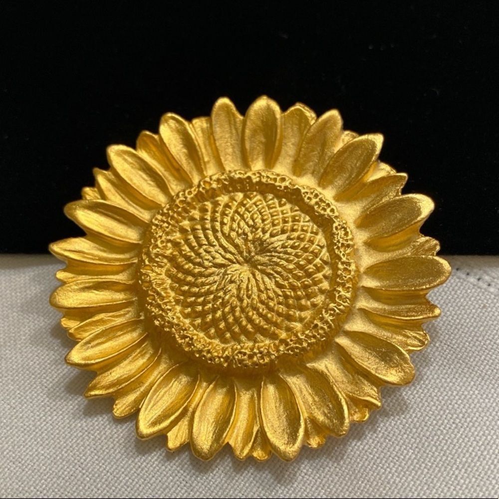 Vintage Brushed Gold Sunflower Brooch - Picture 2 of 8
